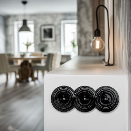 Kliklap - Trīskārša retro mājas kontaktligzda ar rāmīti 230 V melna