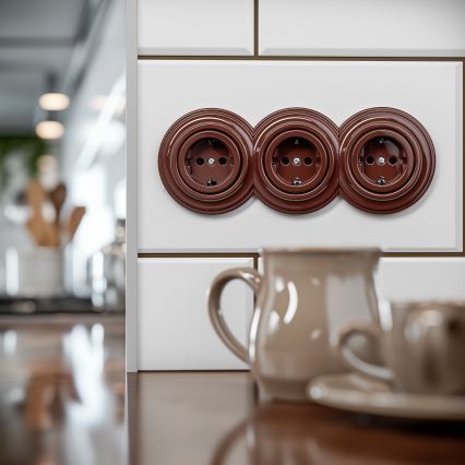 Kliklap - trīskārša retro mājas kontaktligzda ar SCHUKO rāmīti, 230 V, brūna
