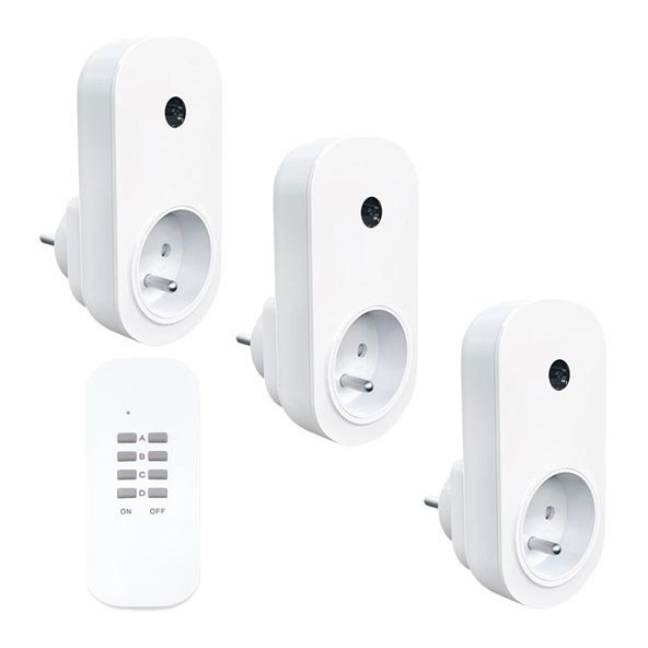 KOMPLEKTS 3x Kontaktligzdas ar tālvadības pulti 230V/1xCR2032 + tālvadības pults
