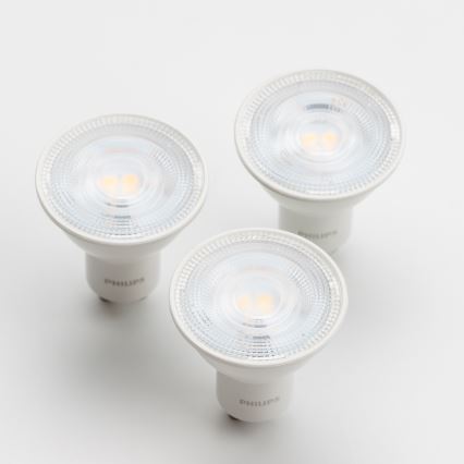 KOMPLEKTS 3x LED Spuldze Philips GU10/4,7W/230V 2700K