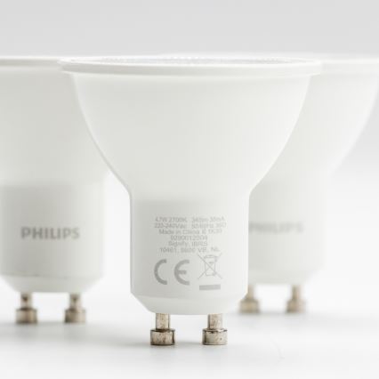 KOMPLEKTS 3x LED Spuldze Philips GU10/4,7W/230V 2700K