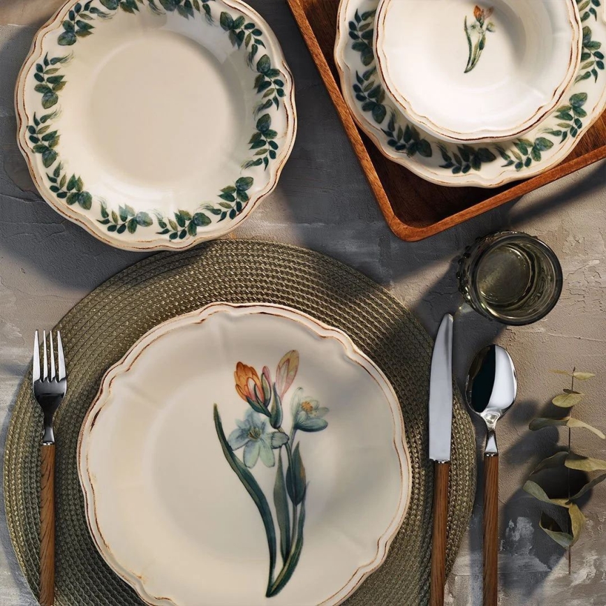 Krāsaina 18 daļu porcelāna servīze