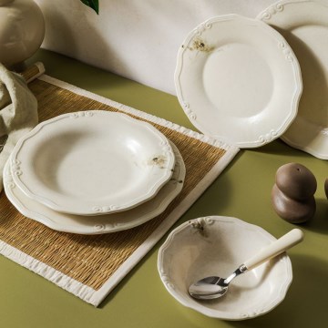 Krēmkrāsas porcelāna servīze, 27 daļas