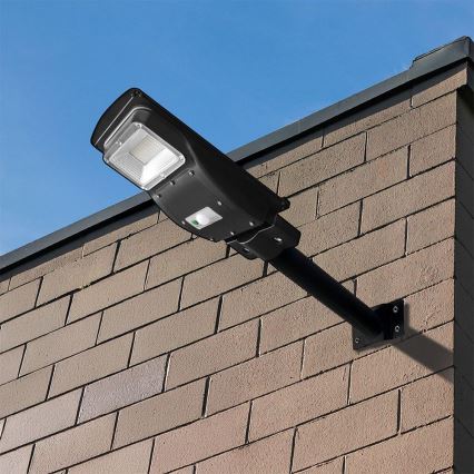 LED Aptumšojama saules enerģijas ielu lampa ar kustības un krēslas sensoru LED/6W/3,2V 6000K IP65 5000 mAh melna + tālvadības pults