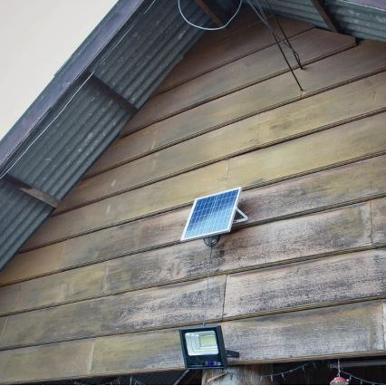 LED Aptumšojams saules enerģijas prožektors LED/20W/6,4V 4000K IP65 10000 mAh + tālvadības pults