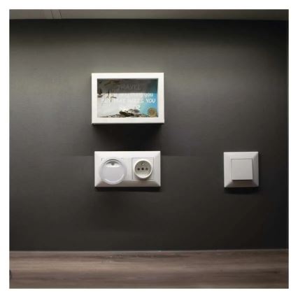 LED nakts gaisma ar krēslas sensoru LED/0,3W/230V