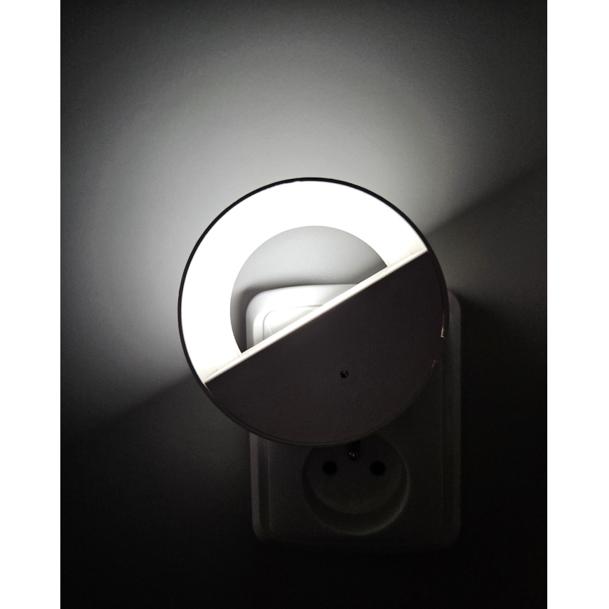 LED Nakts lampiņa ar krēslas sensoru LED/0,5W/230V balta