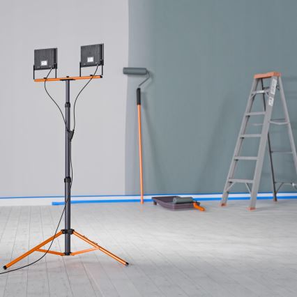 LED prožektors ar statīvu 2xLED/100W/230V 4500K IP65 melns/oranžs