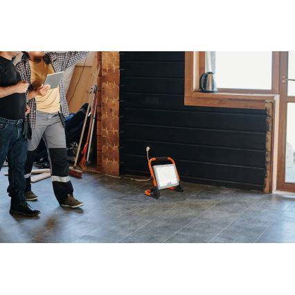 LED prožektors ar statīvu LED/100W/230V 4500K IP65 oranžs