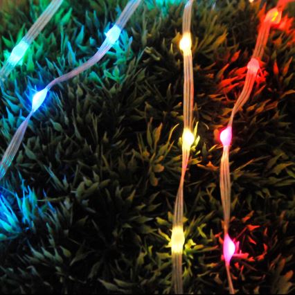 LED RGB Ziemassvētku virtene LED/10W/5V 10 m USB + ar tālvadības pulti