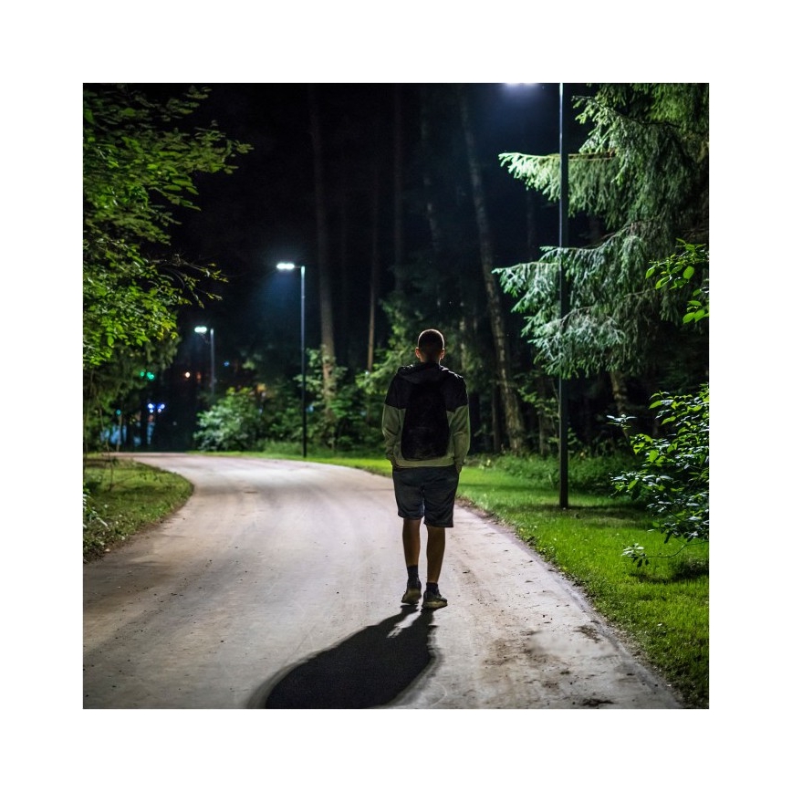 LED regulējama saules ielas lampa ar sensoru URBI LED/11W/3,2V 6500K 15000 mAh IP54 + tālvadība