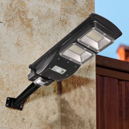 LED Saules enerģijas ielas lampa ar sensoru STREET 2xLED/6W/3,2V 12000 mAh IP65 + tālvadības pults