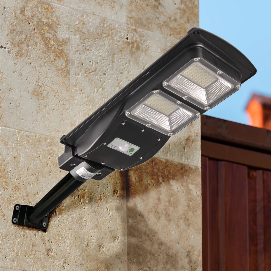 LED Saules enerģijas ielas lampa ar sensoru STREET 2xLED/6W/3,2V 12000 mAh IP65 + tālvadības pults