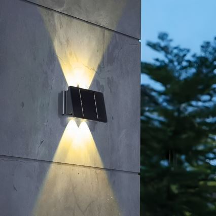 LED Saules enerģijas sienas lampa 4xLED/1,5W/3,7V IP54 melna