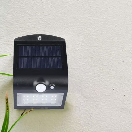 LED Saules enerģijas sienas lampa ar sensoru LED/1.5W/3,7V IP65 1200 mAh
