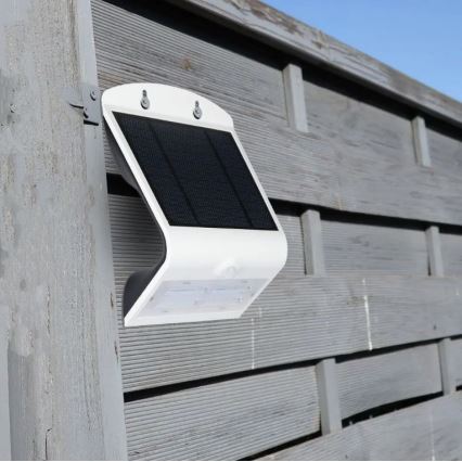LED Saules enerģijas sienas lampa ar sensoru LED/3W/3,7V 3000/4000K IP65 2000 mAh balta