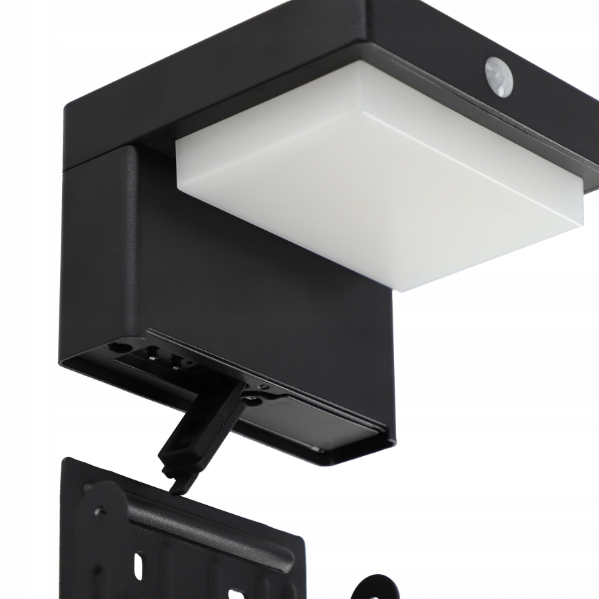 LED Saules sienas gaismeklis ar sensoru LED/5W/3,7V 2000 mAh IP44 melns