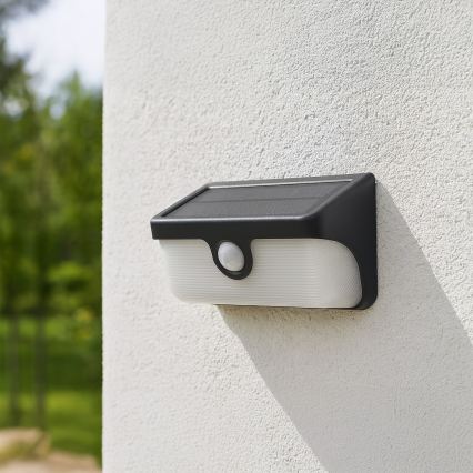 LED saules sienas gaismeklis ar sensoru LINK LED/5W/3,7V IP65 melns