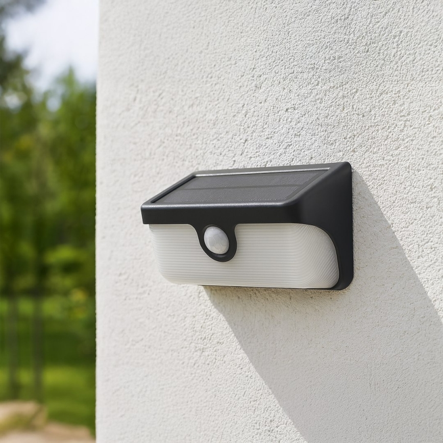 LED saules sienas gaismeklis ar sensoru LINK LED/5W/3,7V IP65 melns