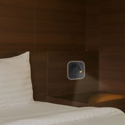 LED sienas spotgaismeklis ar USB portu LED/8W/230V 3000K melns