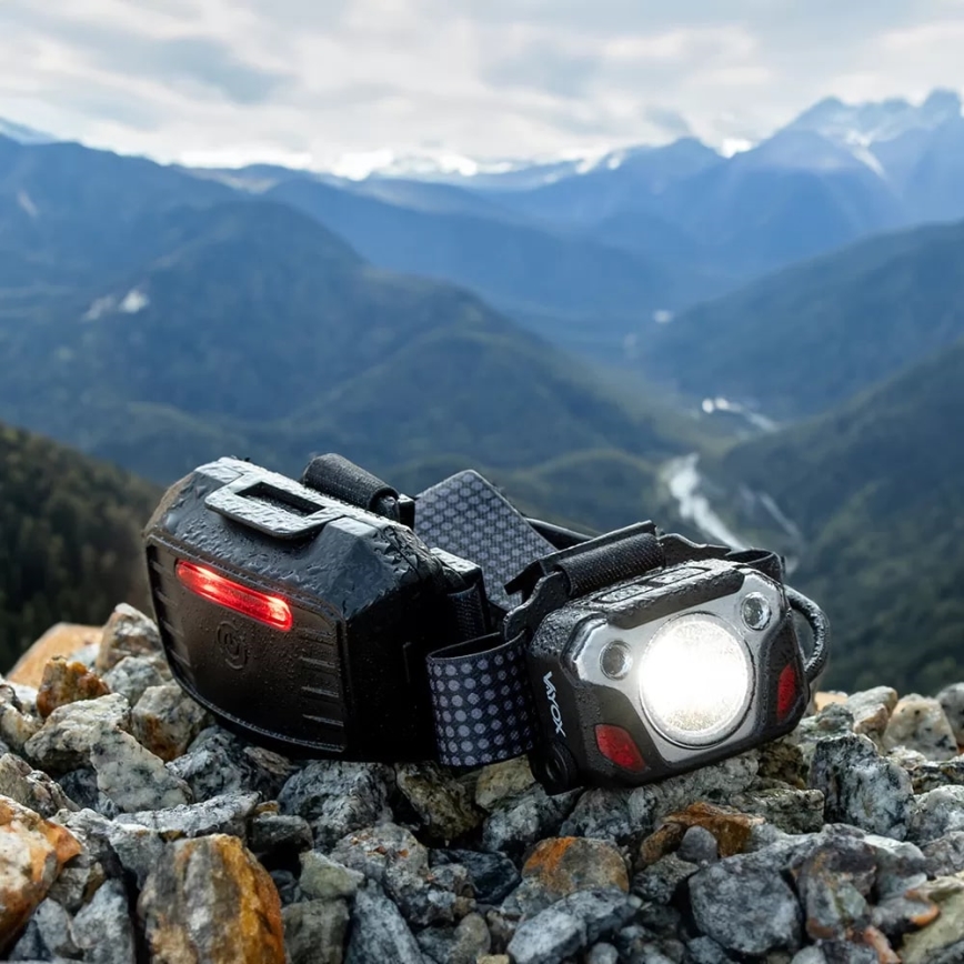 LED Aptumšojama uzlādējams galvas lampa ar sensoru ar lādētājakumulatora funkciju un sarkana lampa LED/10W/5V IP44 1200 spīdīgs 4000 mAh