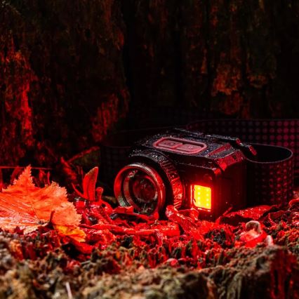 LED Aptumšojama uzlādējams galvas lampa ar sensoru un sarkana lampa LED/6W/5V/3xAAA IP44 500 spīdīgs 1200 mAh