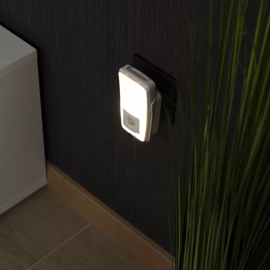 Ledvance - LED Orientēšanās kontaktligzdas lampa ar sensoru LUNETTA LED/2W/230V