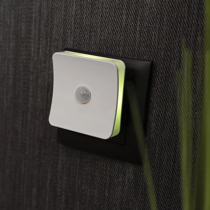 Ledvance - LED RGB orientējošā gaismeklis kontaktligzdai ar sensoru LUNETTA LED/0,3W/230V