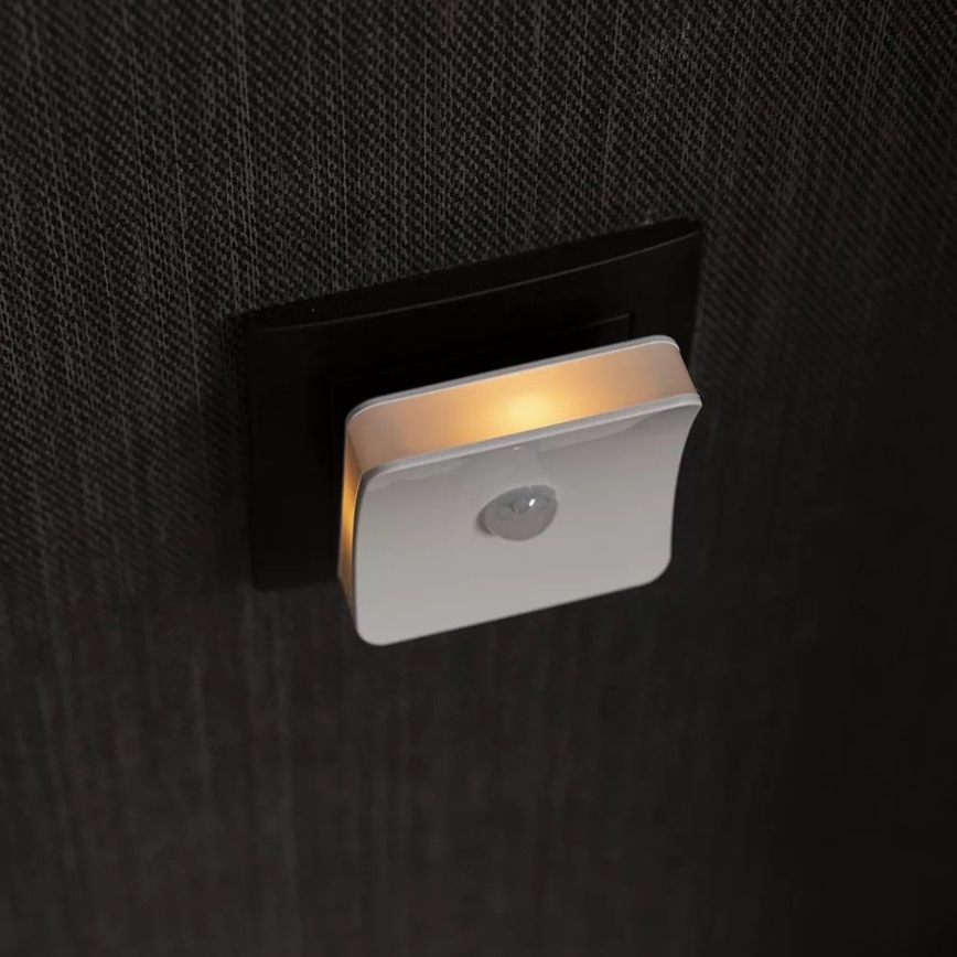 Ledvance - LED RGB orientējošā gaismeklis kontaktligzdai ar sensoru LUNETTA LED/0,3W/230V