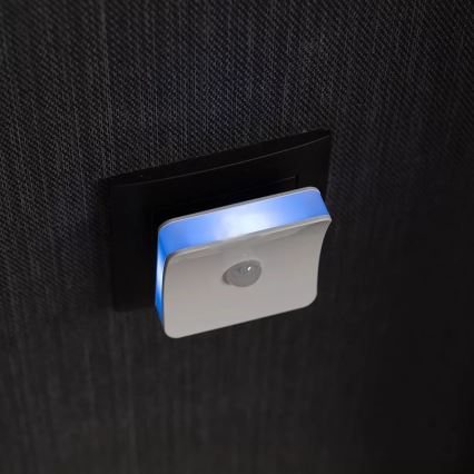 Ledvance - LED RGB orientējošā gaismeklis kontaktligzdai ar sensoru LUNETTA LED/0,3W/230V
