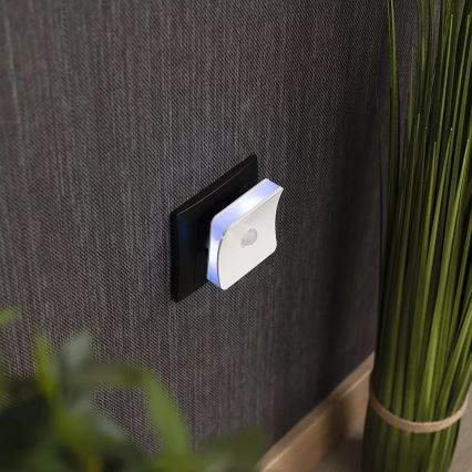 Ledvance - LED RGB orientējošā gaismeklis kontaktligzdai ar sensoru LUNETTA LED/0,3W/230V