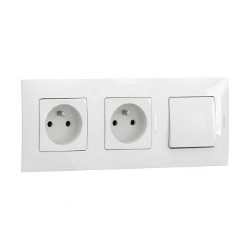 Legrand - Dubultā mājas kontaktligzda un vienpolu slēdzis Nr. 1 ar rāmīti NILOE 250V balta