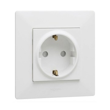 Legrand - Sadzīves SCHUKO kontaktligzda ar rāmi NILOE STEP 250V balta