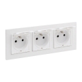 Legrand - Trīskārša āra mājas kontaktligzda ar rāmīti NILOE STEP 250V IP44 balta