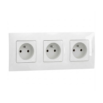 Legrand - Trīskārša mājas kontaktligzda ar NILOE rāmi 250 V balta