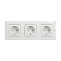Legrand - Trīskārša SCHUKO mājas kontaktligzda ar NILOE rāmi, 250V, balta