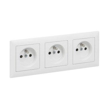 Legrand - Trīskārša sienas kontaktligzda ar rāmi SUNO 250V balta