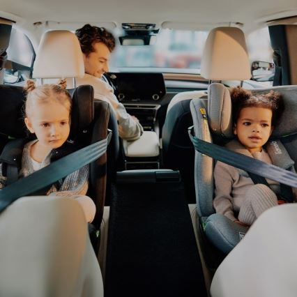 Lionelo - Bērnu autosēdeklis ar pagriežamu bāzi BRAVE i-Size 40-150 cm Black Carbon