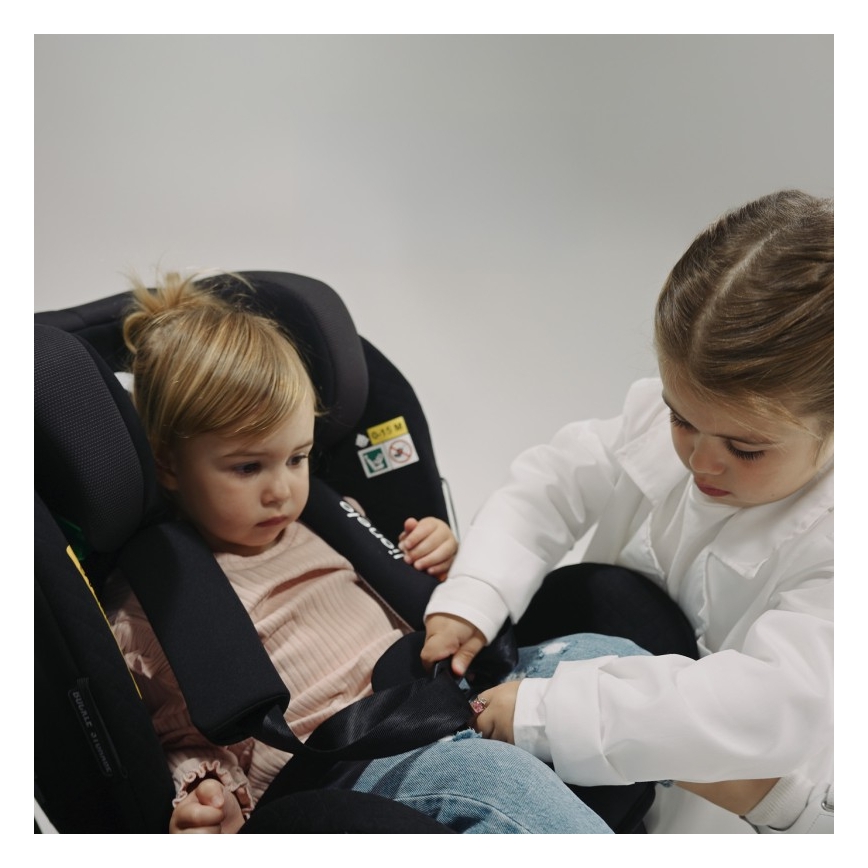 Lionelo - Pagriežams auto sēdeklis ar bāzi ANTOON PLUS i-Size 40-105 cm Melns Onikss