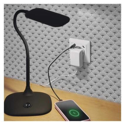 Mājas kontaktligzda ar USB‑A un USB‑C uzlādes portiem