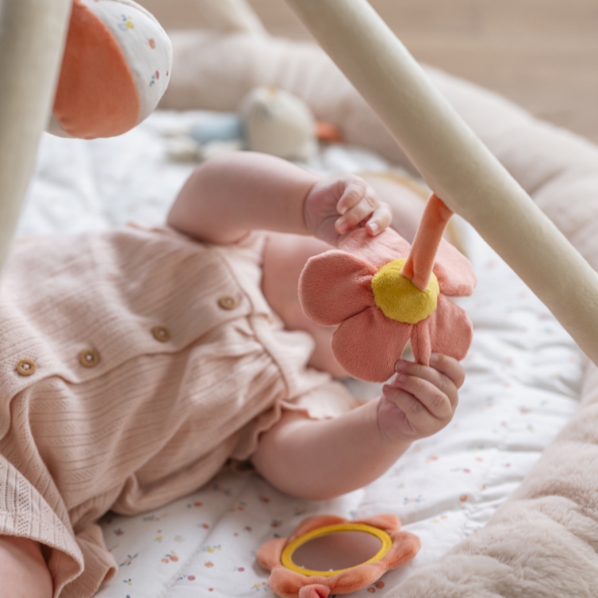 Nattou - Bērnu aktivitātes paklājiņš ar arku MILA, ZOE & LANA bēša