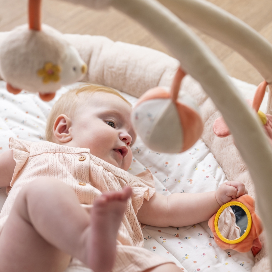 Nattou - Bērnu aktivitātes paklājiņš ar arku MILA, ZOE & LANA bēša