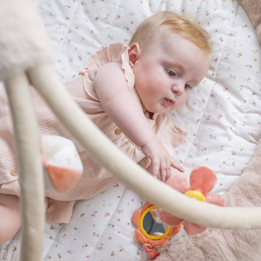 Nattou - Bērnu aktivitātes paklājiņš ar arku MILA, ZOE & LANA bēša