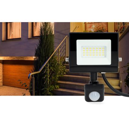 LED reflektors ar sensoru LED/20W/230V 4000K IP44