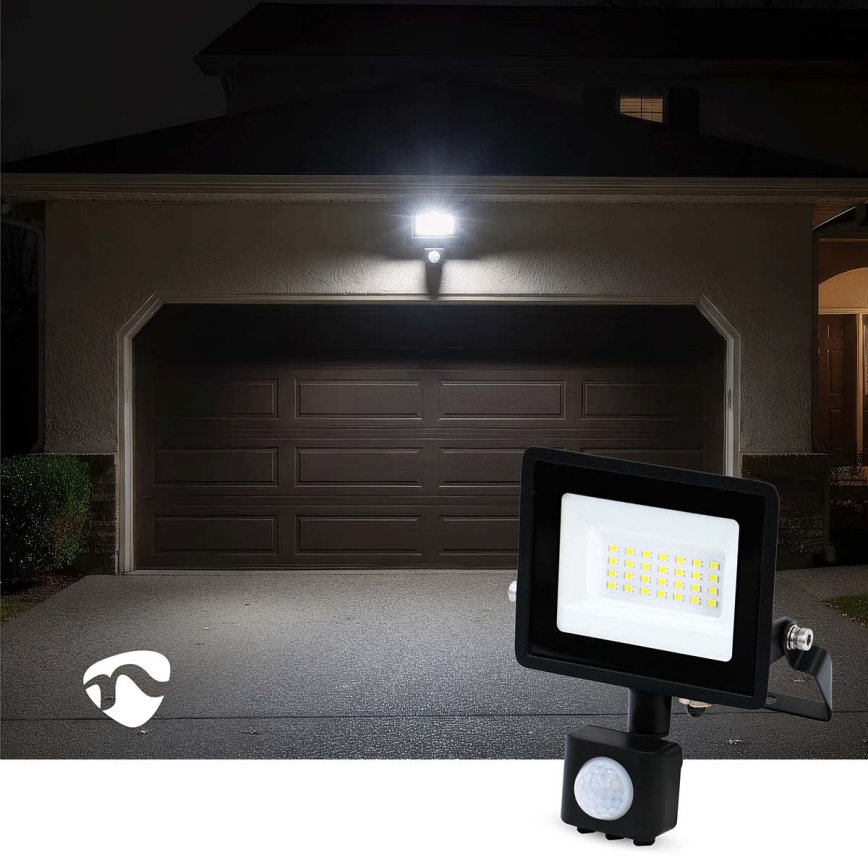 LED prožektors ar kustības un krēslas sensoru ar spraudni kontaktligzdai LED/20W/230V IP44