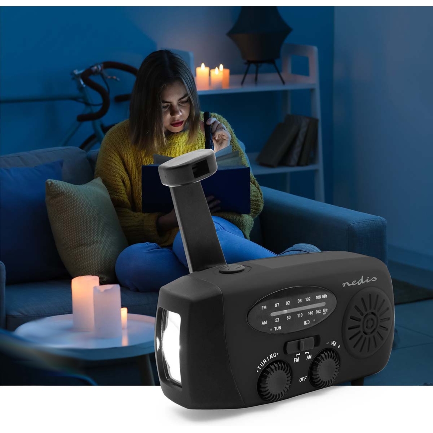 AM/FM radio ar rokas kloķi, saules paneli un 2000 mAh akumulatoru — iebūvēts LED lukturis
