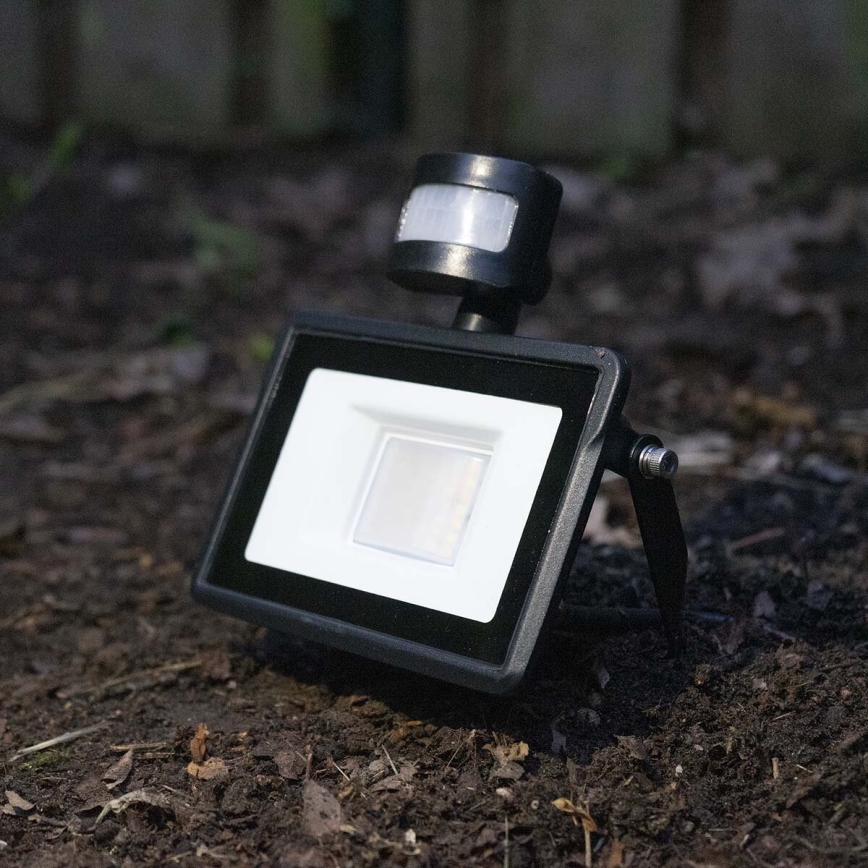 LED regulējams prožektors ar kustības sensoru SmartLife LED/20W/230V 3000-6500K IP44 Wi-Fi