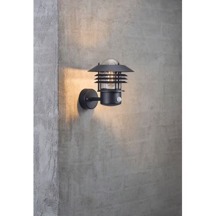 Nordlux - Āra sienas gaismeklis ar sensoru VEJERS 1xE27/60W/230V IP54 melns