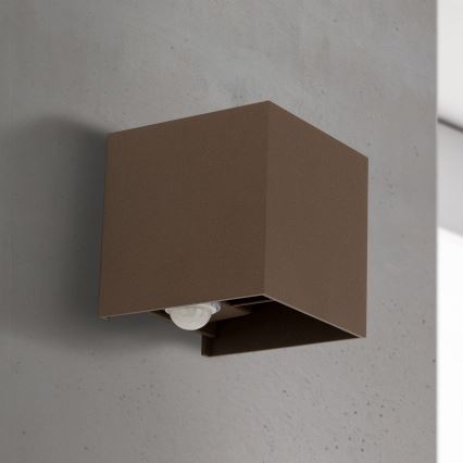 Āra sienas lampa ar kustības un gaismas sensoru CUBE-S LED/13W/230V IP54 brūna