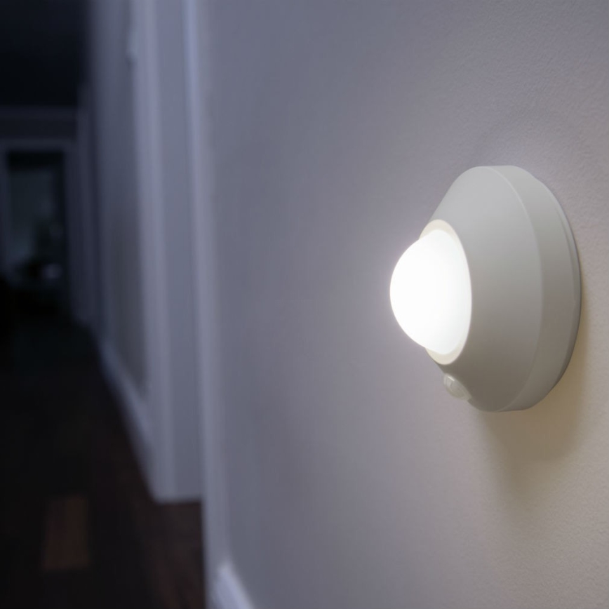 Osram - LED orientējošais gaismeklis ar sensoru NIGHTLUX LED/2W/3xAA balts